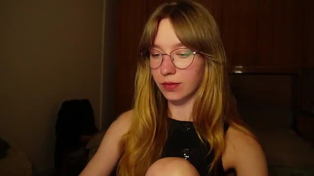 Gallery image thumbnail from Sia_A's myfreecams stream on, 07/06/2026, 22:16 image 3 of 20