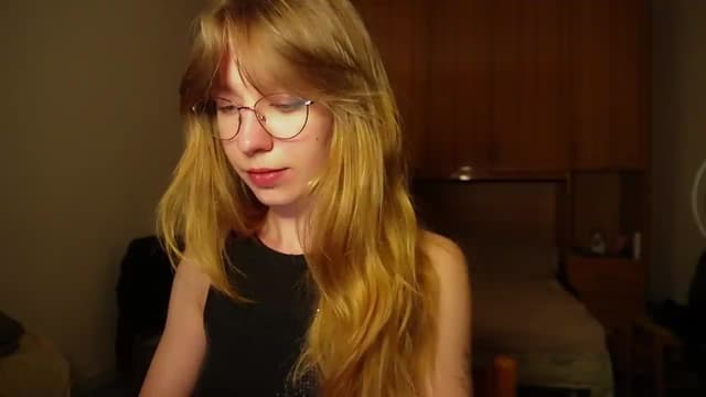 Gallery image thumbnail from Sia_A's myfreecams stream on, 07/06/2026, 23:41 image 19 of 20