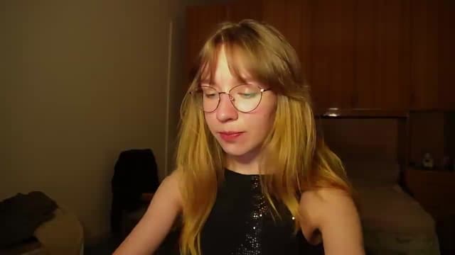 Gallery image thumbnail from Sia_A's myfreecams stream on, 07/06/2026, 23:41 image 7 of 20