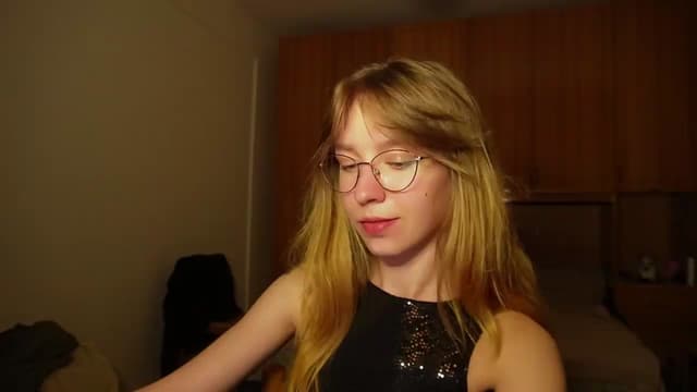 Gallery image thumbnail from Sia_A's myfreecams stream on, 07/06/2026, 23:41 image 6 of 20