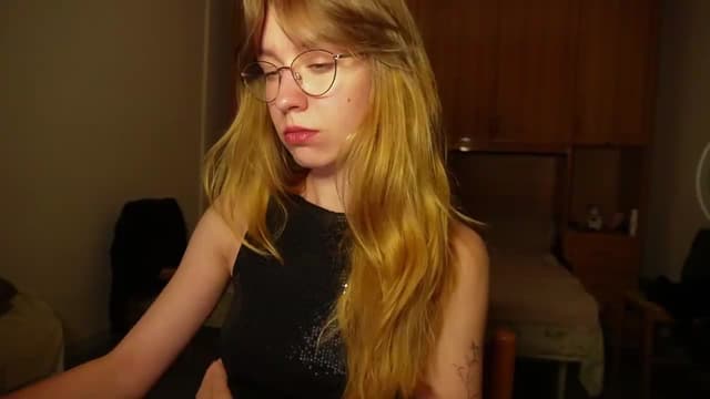 Gallery image thumbnail from Sia_A's myfreecams stream on, 07/06/2026, 23:41 image 17 of 20