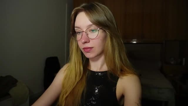 Gallery image thumbnail from Sia_A's myfreecams stream on, 07/07/2026, 22:21 image 6 of 20