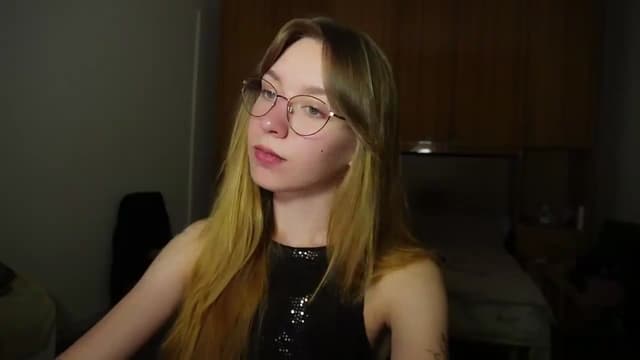 Gallery image thumbnail from Sia_A's myfreecams stream on, 07/07/2026, 22:21 image 18 of 20