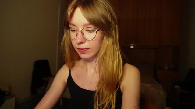 Gallery image thumbnail from Sia_A's myfreecams stream on, 07/09/2026, 23:33 image 15 of 20