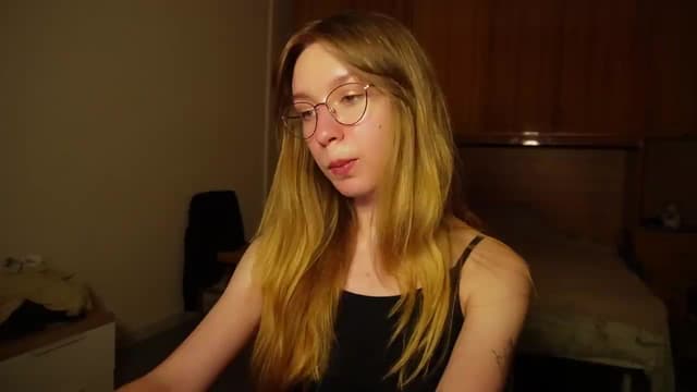 Gallery image thumbnail from Sia_A's myfreecams stream on, 07/11/2026, 24:01 image 19 of 20