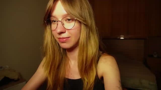 Gallery image thumbnail from Sia_A's myfreecams stream on, 07/11/2026, 24:58 image 17 of 20