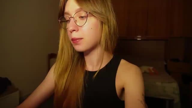 Gallery image thumbnail from Sia_A's myfreecams stream on, 07/12/2026, 23:33 image 10 of 20