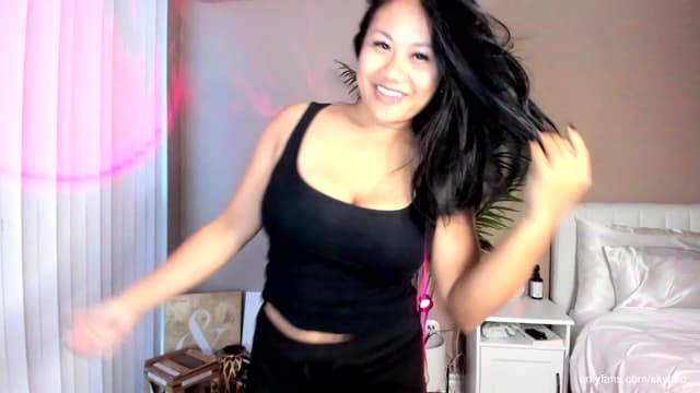 Gallery image thumbnail from SkyB_'s myfreecams stream on, 10/08/2023, 23:20 image 8 of 20