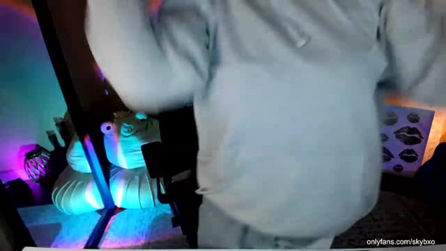 Gallery image thumbnail from SkyB_'s myfreecams stream on, 10/29/2023, 02:15 image 19 of 20
