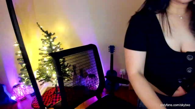 Gallery image thumbnail from SkyB_'s myfreecams stream on, 12/03/2023, 24:32 image 10 of 20