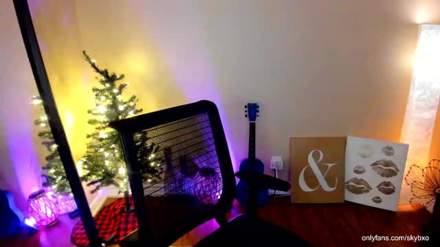 Gallery image thumbnail from SkyB_'s myfreecams stream on, 12/03/2023, 24:32 image 9 of 20