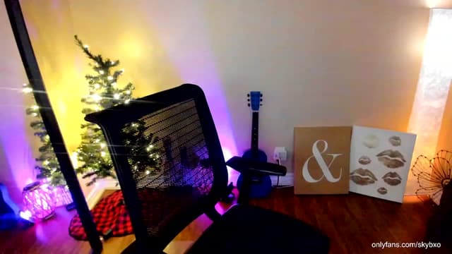 Gallery image thumbnail from SkyB_'s myfreecams stream on, 12/03/2023, 04:06 image 13 of 20