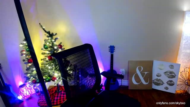 Gallery image thumbnail from SkyB_'s myfreecams stream on, 12/12/2023, 02:59 image 1 of 20