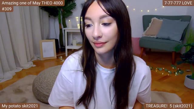 Gallery image thumbnail from SkyV_'s myfreecams stream on, 05/12/2024, 19:18 image 15 of 20