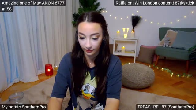 Gallery image thumbnail from SkyV_'s myfreecams stream on, 05/23/2024, 18:25 image 8 of 20