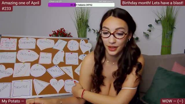 Gallery image thumbnail from SkyV_'s myfreecams stream on, 04/12/2025, 18:39 image 2 of 20