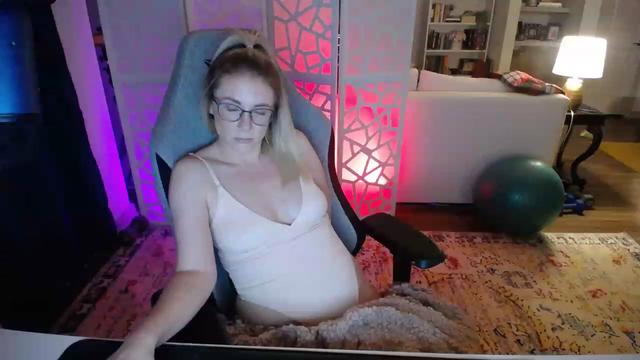 Gallery image thumbnail from TeecakeAvery's myfreecams stream on, 02/28/2023, 04:13 image 15 of 20