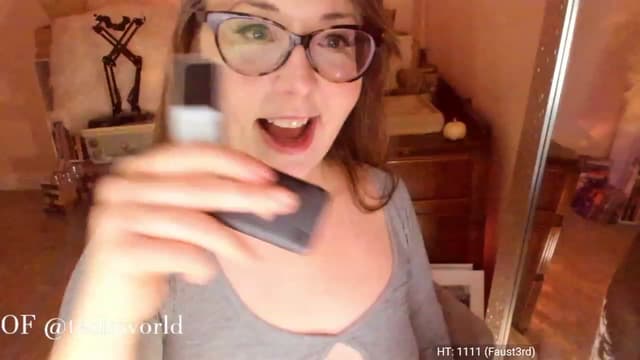 Gallery image thumbnail from Tesla's myfreecams stream on, 11/19/2022, 18:16 image 16 of 20
