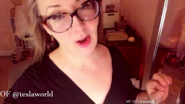 Gallery image thumbnail from Tesla's myfreecams stream on, 11/20/2022, 05:50 image 19 of 20