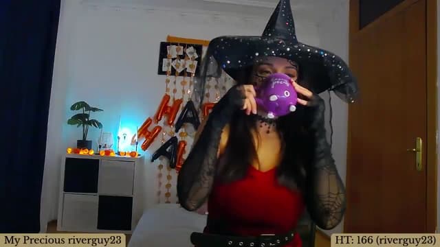 Gallery image thumbnail from Trixi's myfreecams stream on, 10/28/2024, 01:10 image 1 of 20