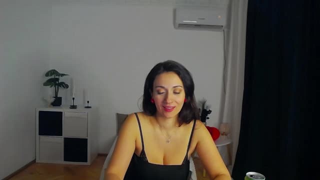 Gallery image thumbnail from Trixi's myfreecams stream on, 02/24/2025, 03:45 image 6 of 20
