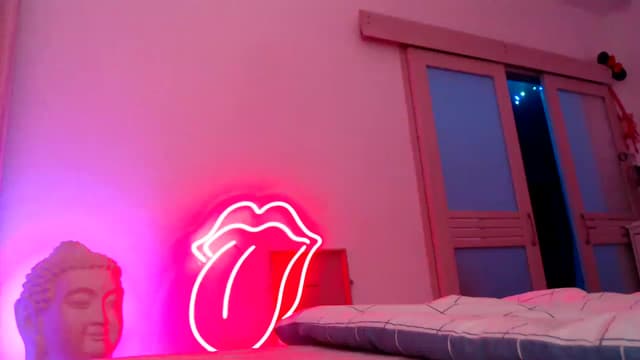 Gallery image thumbnail from V_e_e's myfreecams stream on, 04/24/2023, 20:54 image 6 of 20