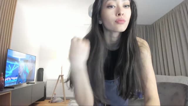 Gallery image thumbnail from Vikki's myfreecams stream on, 12/12/2024, 24:06 image 15 of 20
