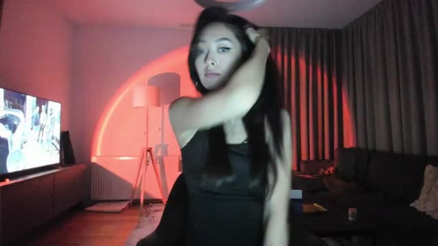 Gallery image thumbnail from Vikki's myfreecams stream on, 04/14/2025, 22:54 image 6 of 20