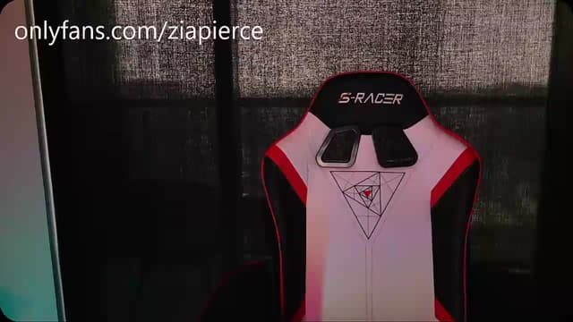Gallery image thumbnail from Zia_P's myfreecams stream on, 07/09/2023, 20:28 image 15 of 20