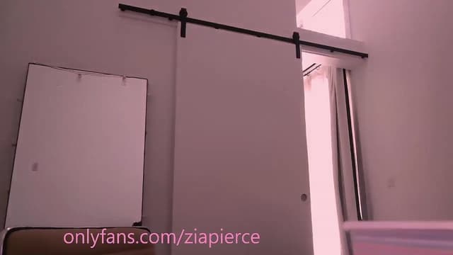 Gallery image thumbnail from Zia_P's myfreecams stream on, 07/11/2024, 15:22 image 17 of 20