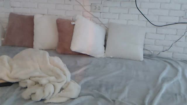 Gallery image thumbnail from ZoeMI's myfreecams stream on, 04/17/2023, 11:18 image 16 of 20