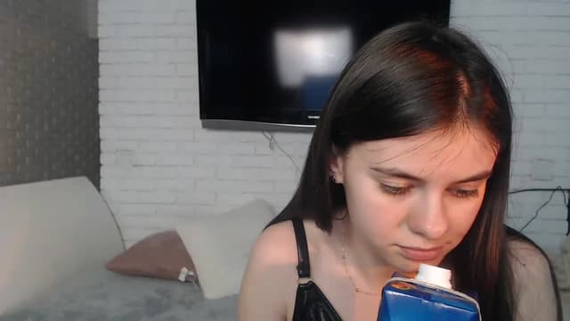 Gallery image thumbnail from ZoeMI's myfreecams stream on, 05/01/2023, 12:28 image 3 of 20