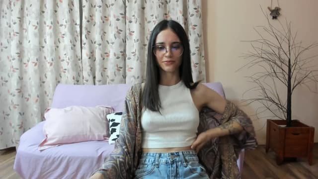 Gallery image thumbnail from aorra's myfreecams stream on, 08/20/2025, 20:22 image 12 of 20