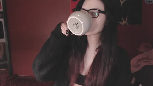 Gallery image thumbnail from aroom's myfreecams stream on, 06/03/2025, 24:03 image 2 of 20