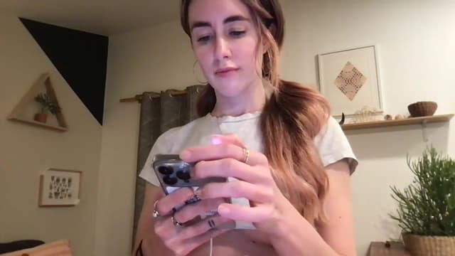Gallery image thumbnail from clara's myfreecams stream on, 01/12/2023, 05:17 image 20 of 20