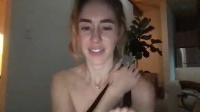 Gallery image thumbnail from clara's myfreecams stream on, 10/22/2024, 01:52 image 19 of 20