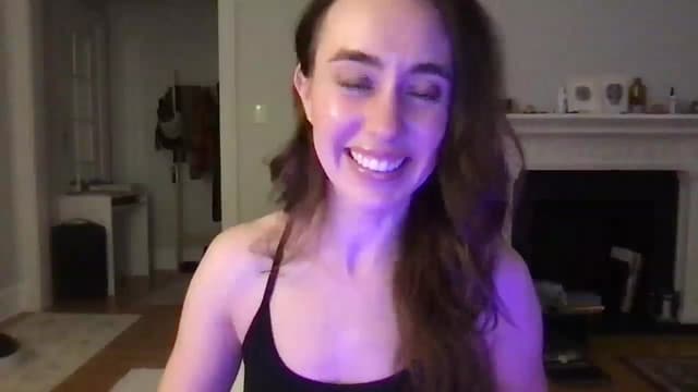 Gallery image thumbnail from clara's myfreecams stream on, 03/06/2025, 01:22 image 5 of 20