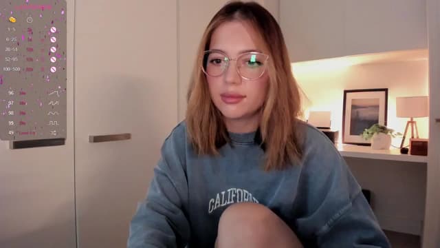 Gallery image thumbnail from cutee's myfreecams stream on, 08/22/2024, 24:19 image 2 of 20