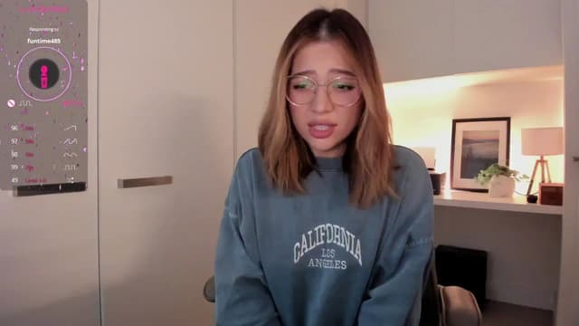 Gallery image thumbnail from cutee's myfreecams stream on, 08/22/2024, 24:19 image 7 of 20