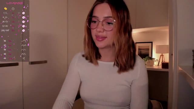 Gallery image thumbnail from cutee's myfreecams stream on, 08/26/2024, 21:36 image 17 of 20