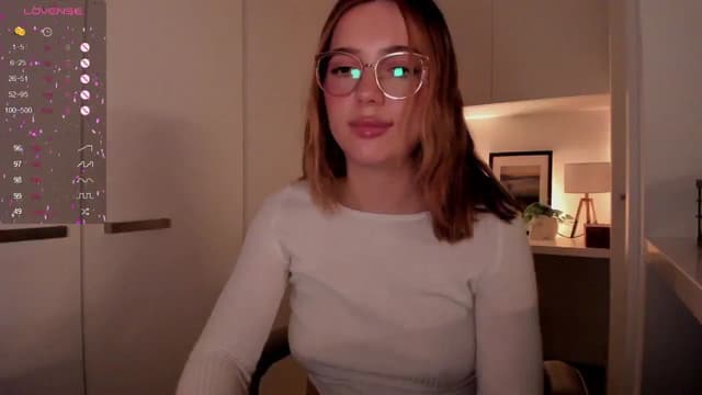 Gallery image thumbnail from cutee's myfreecams stream on, 08/26/2024, 21:36 image 18 of 20