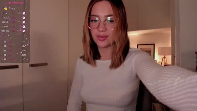 Gallery image thumbnail from cutee's myfreecams stream on, 08/26/2024, 21:36 image 16 of 20
