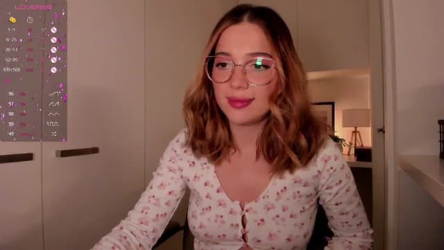 Gallery image thumbnail from cutee's myfreecams stream on, 09/09/2024, 14:00 image 11 of 20