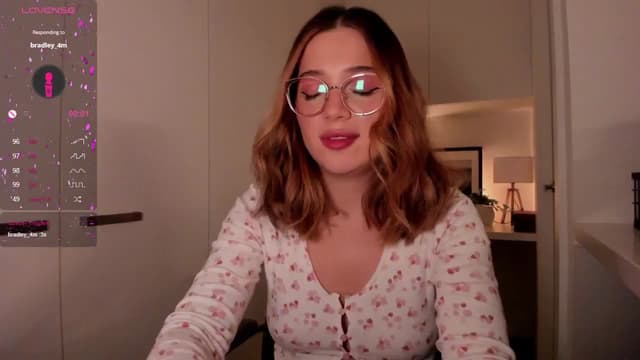 Gallery image thumbnail from cutee's myfreecams stream on, 09/09/2024, 14:00 image 9 of 20
