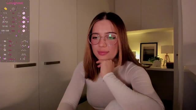 Gallery image thumbnail from cutee's myfreecams stream on, 09/16/2024, 15:54 image 17 of 20