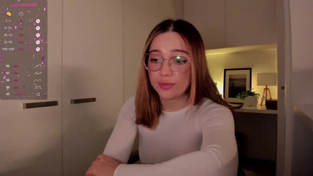 Gallery image thumbnail from cutee's myfreecams stream on, 09/16/2024, 15:54 image 16 of 20