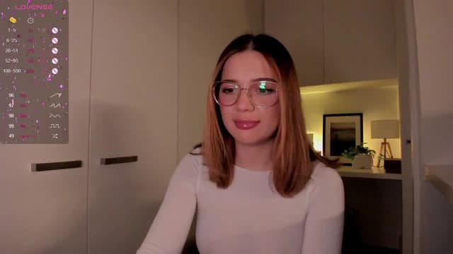 Gallery image thumbnail from cutee's myfreecams stream on, 09/16/2024, 18:26 image 8 of 20