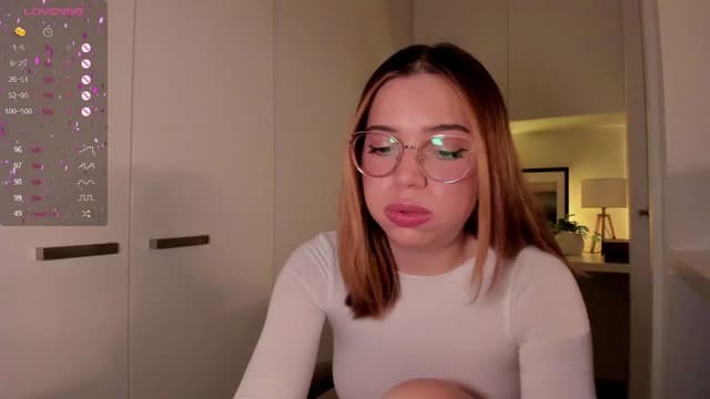 Gallery image thumbnail from cutee's myfreecams stream on, 09/17/2024, 06:03 image 12 of 20