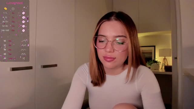 Gallery image thumbnail from cutee's myfreecams stream on, 09/17/2024, 06:03 image 11 of 20