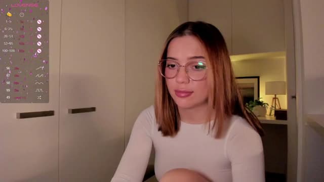 Gallery image thumbnail from cutee's myfreecams stream on, 09/17/2024, 06:03 image 17 of 20